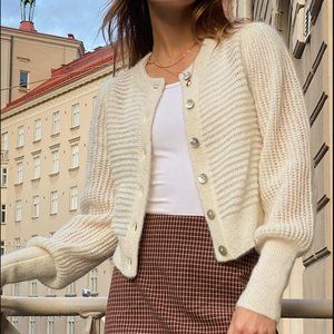 Aritzia Wilfred Alessia Cardigan in White - Size SMALL